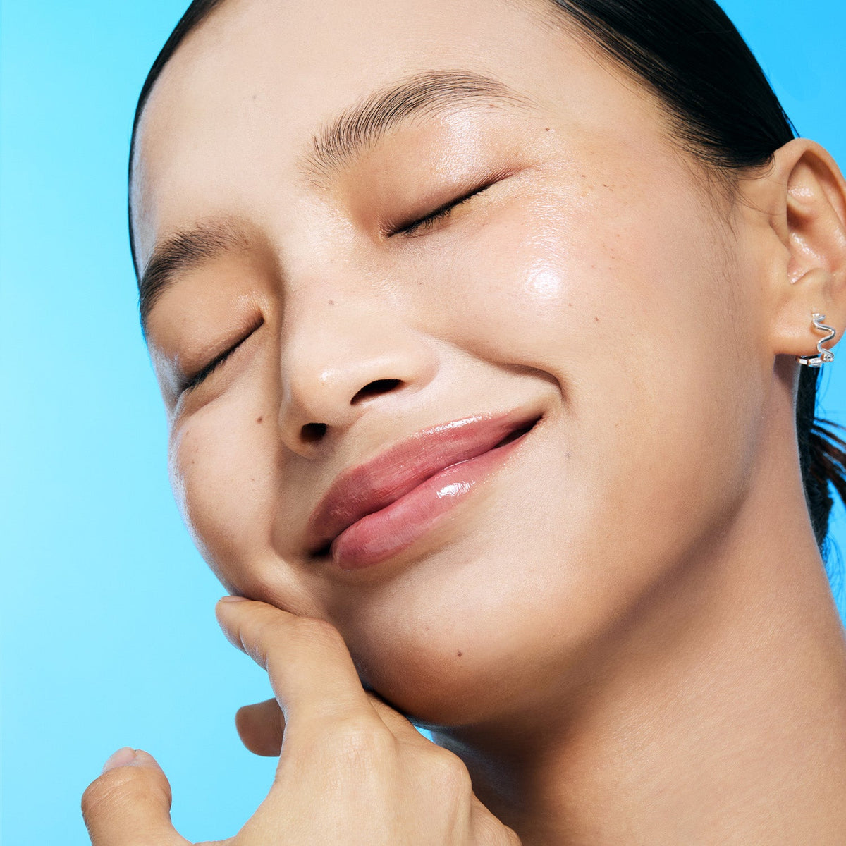 Torriden Dive-In Hyaluronic Acid Serum bottle detail